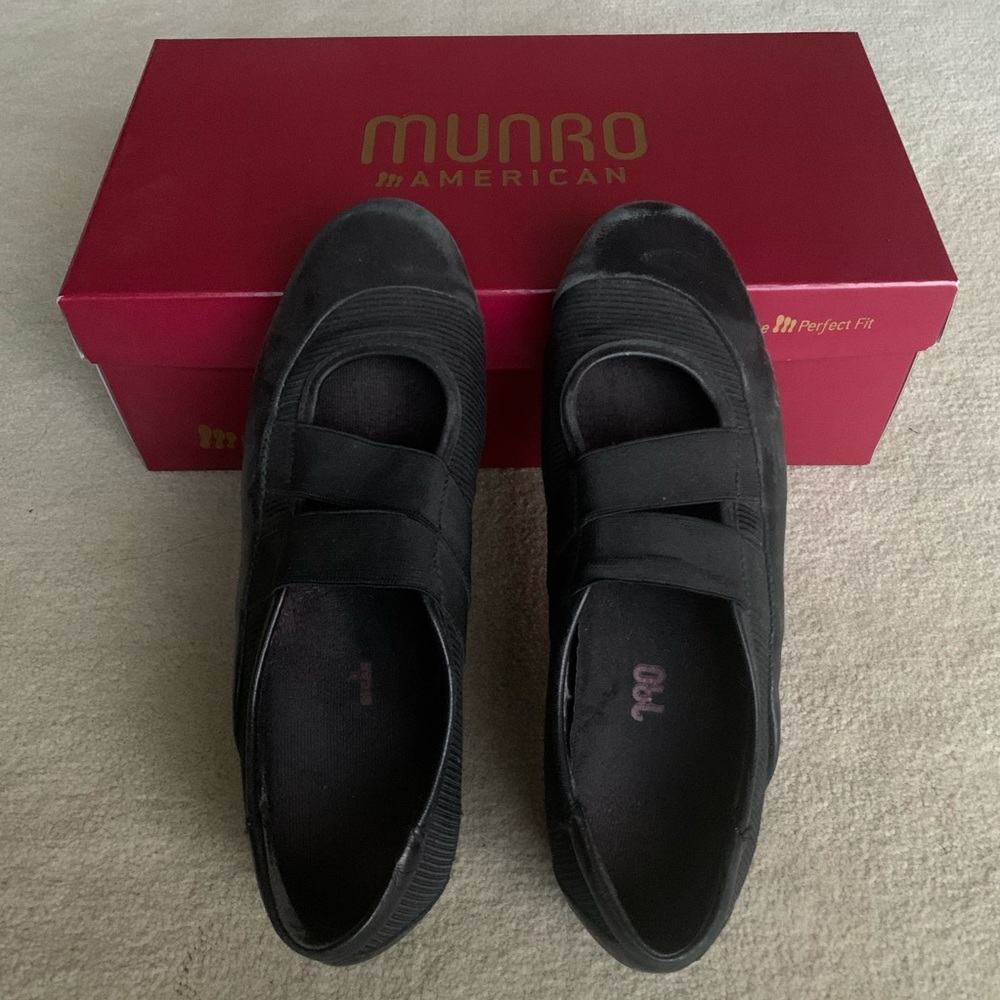 Munro American Tess Women’s Black Flats